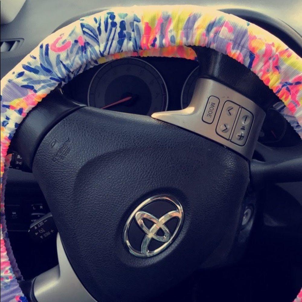 Lilly Pulitzer steering wheel cover!
